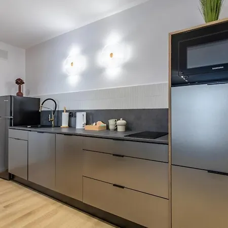Invest Ul Zeromskiego 15b 5 Apartment *
